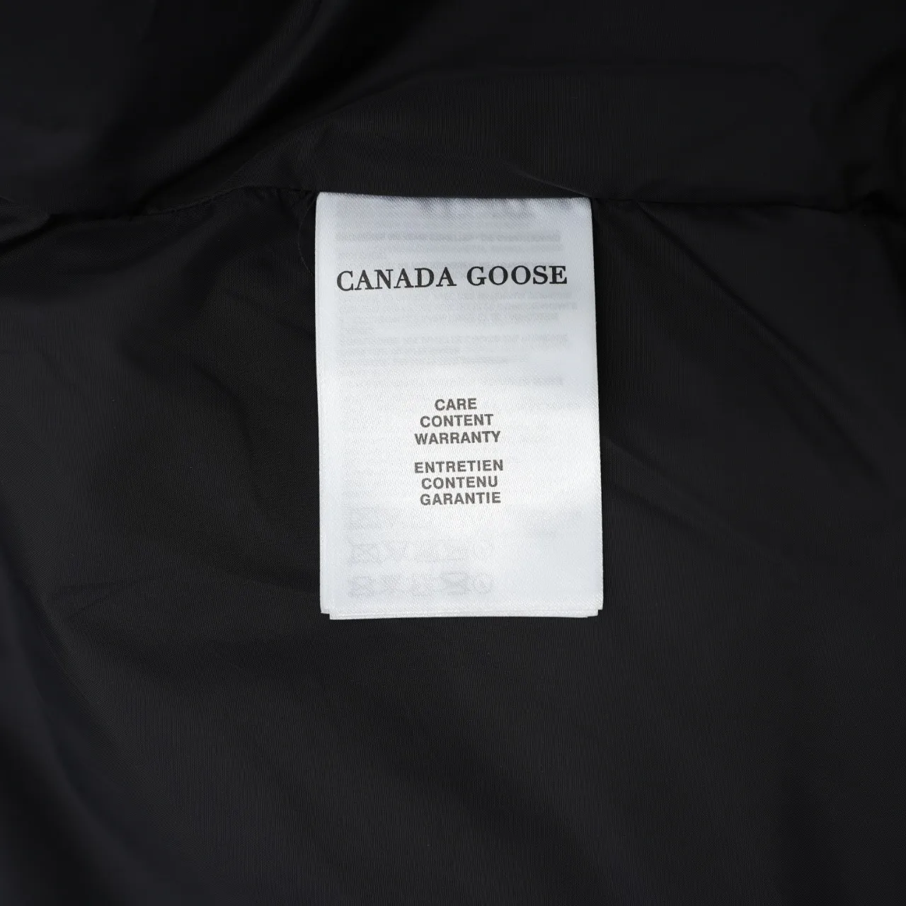P600 2267WB Grandview black label women's short vest. Constructed from Arctic Tech recycled fabric®, it features a cinchable hem for sleek styling and storage. Color: Black Size: XS S M L XL